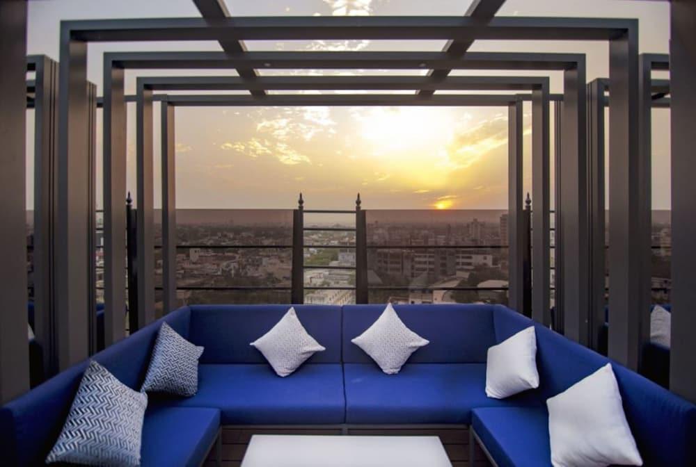 Royal Orchid Central Jaipur, Bani Park Bagian luar foto