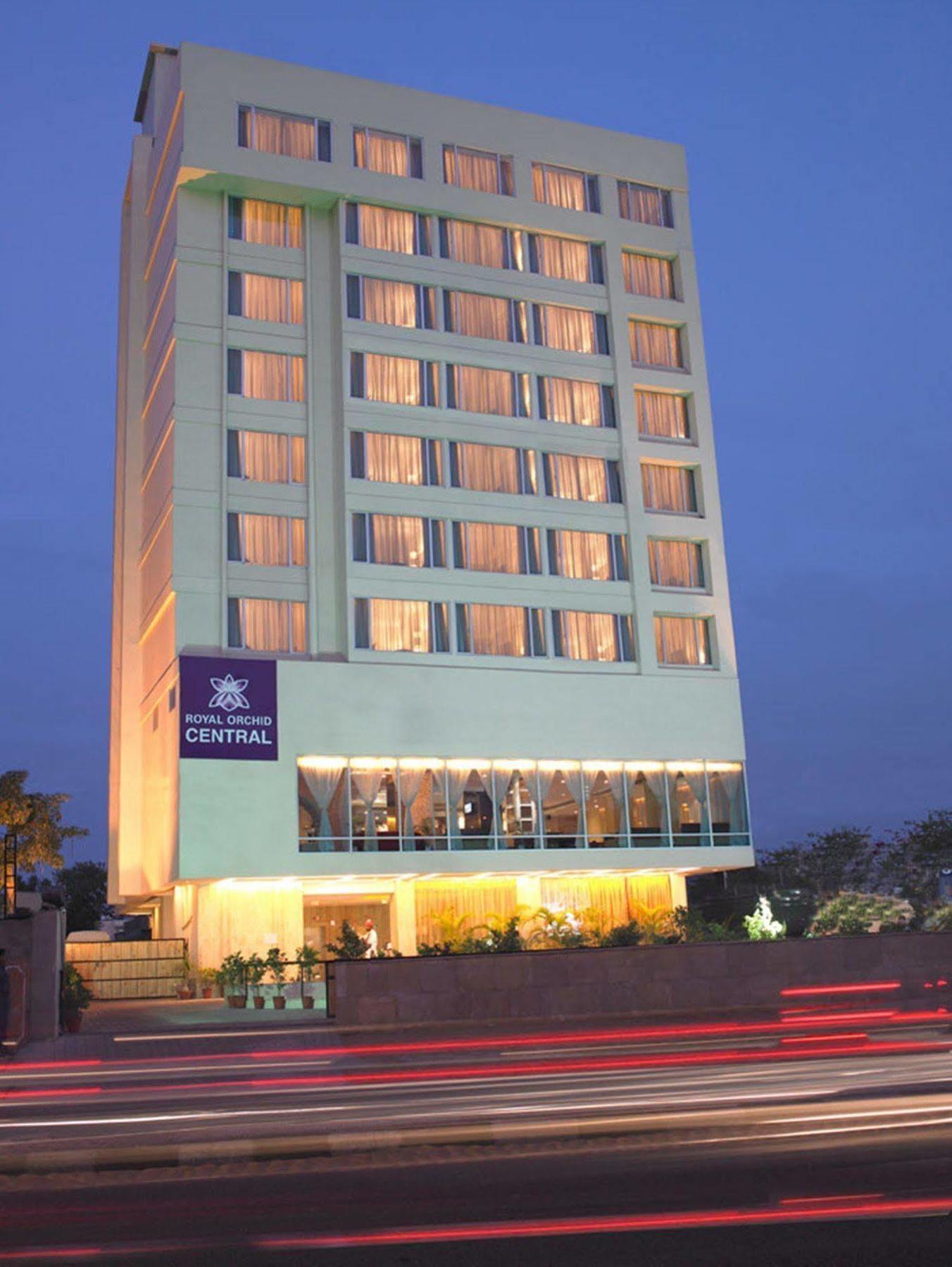 Royal Orchid Central Jaipur, Bani Park Bagian luar foto